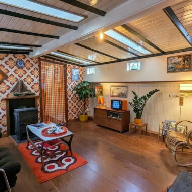 Living area inside the Houseboat Museum on the Prinsengracht